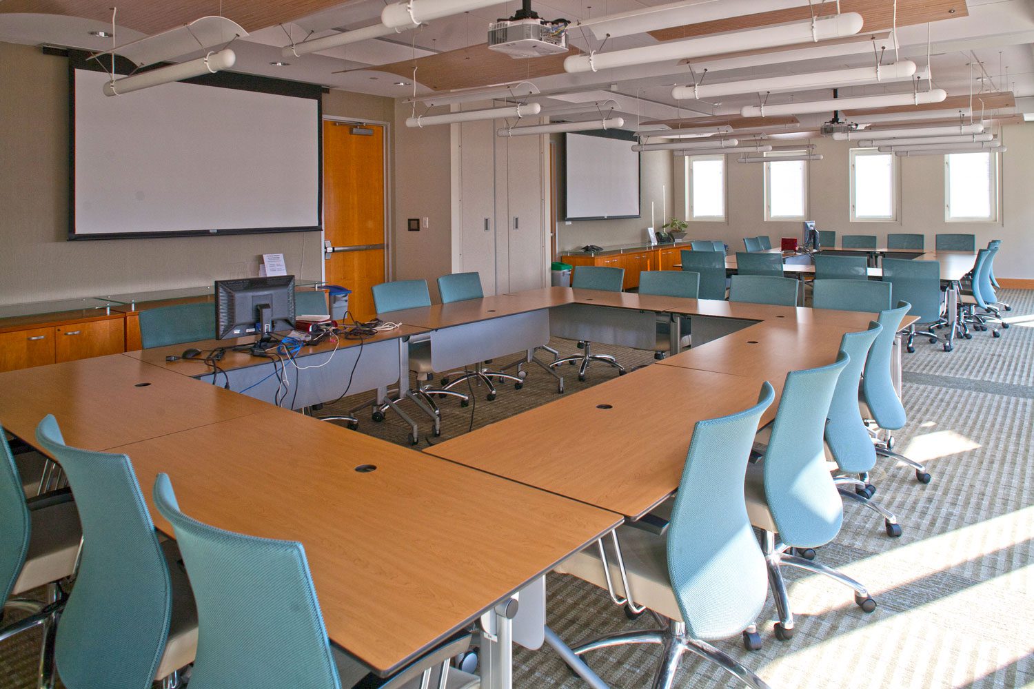 Large Conference Room featuring multimedia viewing opportunities